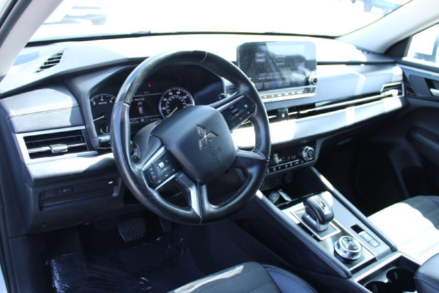 Used 2024 Mitsubishi Outlander SE AWD/4WD image 15