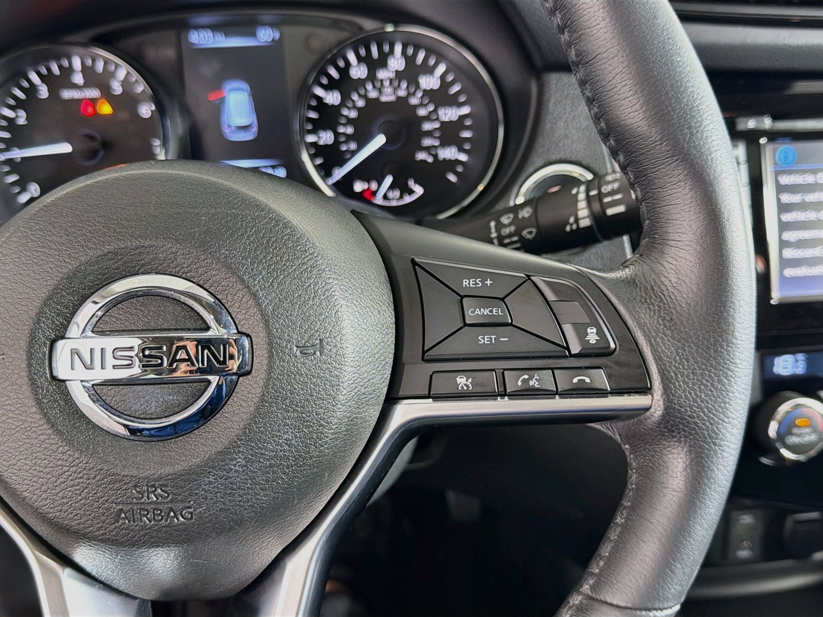 Used 2017 Nissan Rogue Platinum AWD/4WD image 49