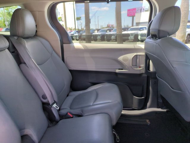 Used 2022 Toyota Sienna XLE image 20