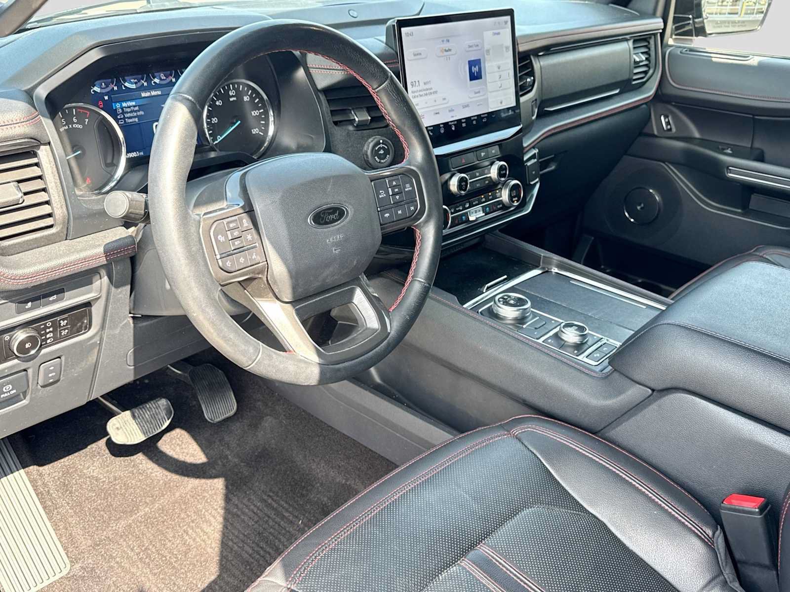 Used 2023 Ford Expedition Limited AWD/4WD image 2