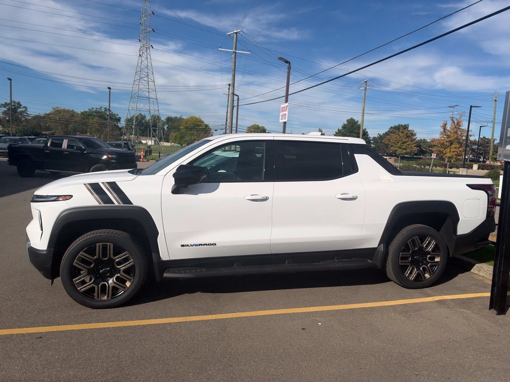 New 2026 Chevrolet Silverado EV LT w/ LPO, Bronze Package AWD/4WD image 4