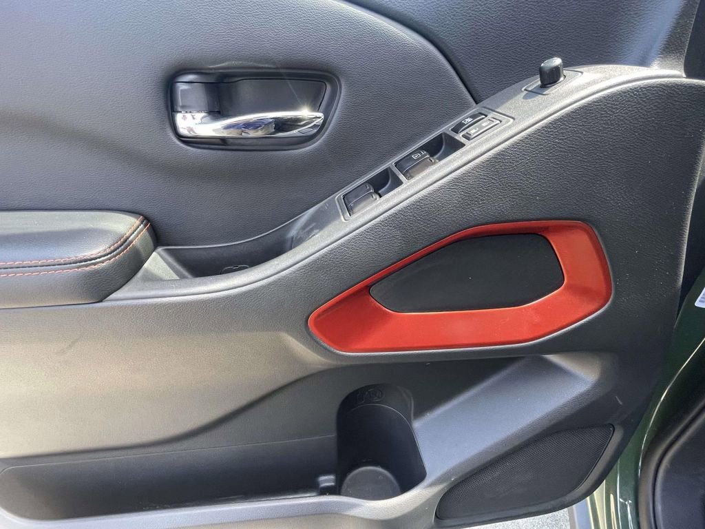 Used 2025 Nissan Frontier Pro-X w/ Pro Convenience Package image 16