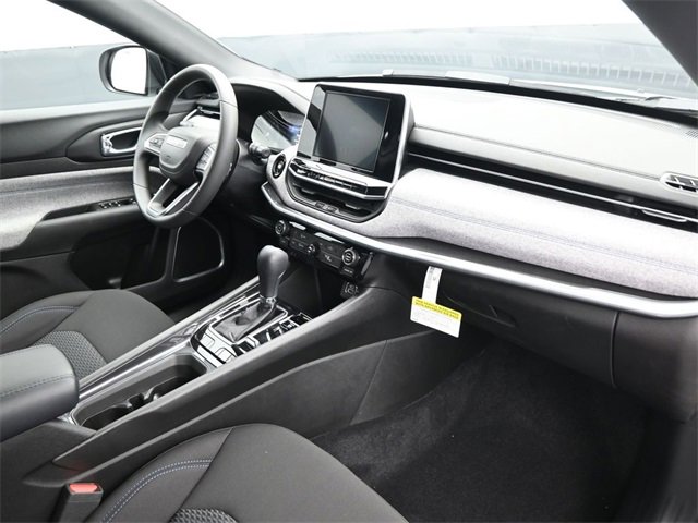 Used 2025 Jeep Compass Sport image 12