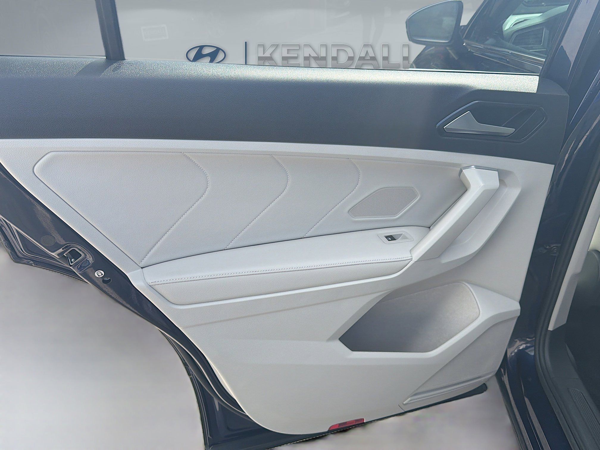 Used 2023 Volkswagen Tiguan SE FWD image 4