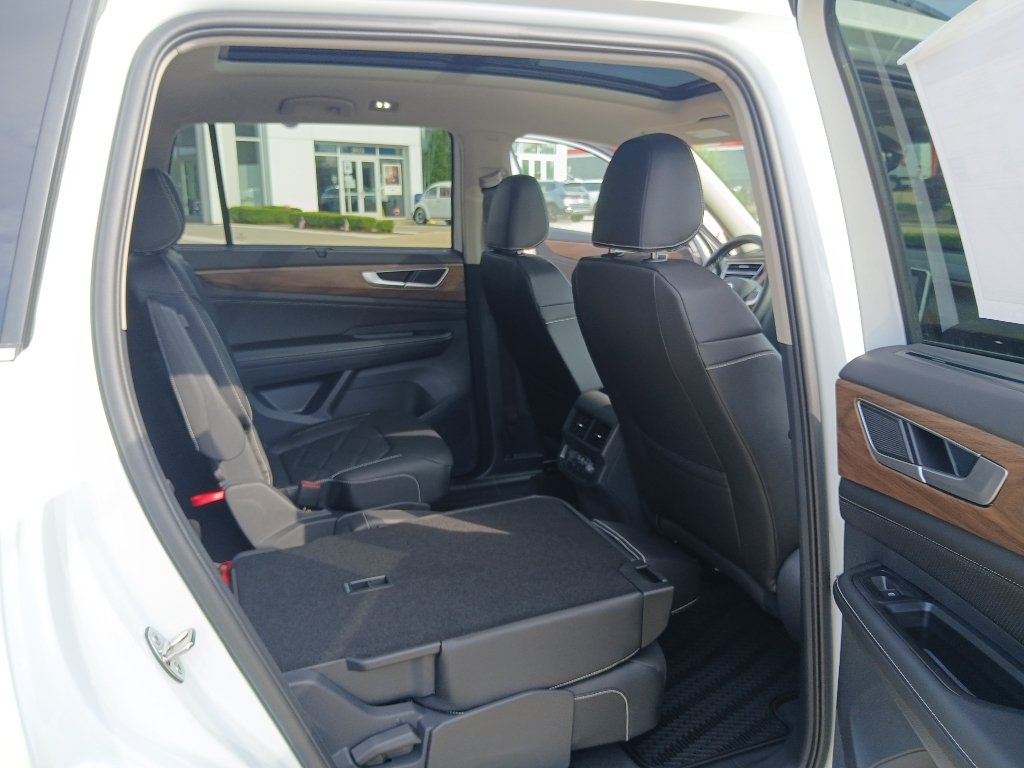 New 2026 Volkswagen Atlas SE FWD image 22