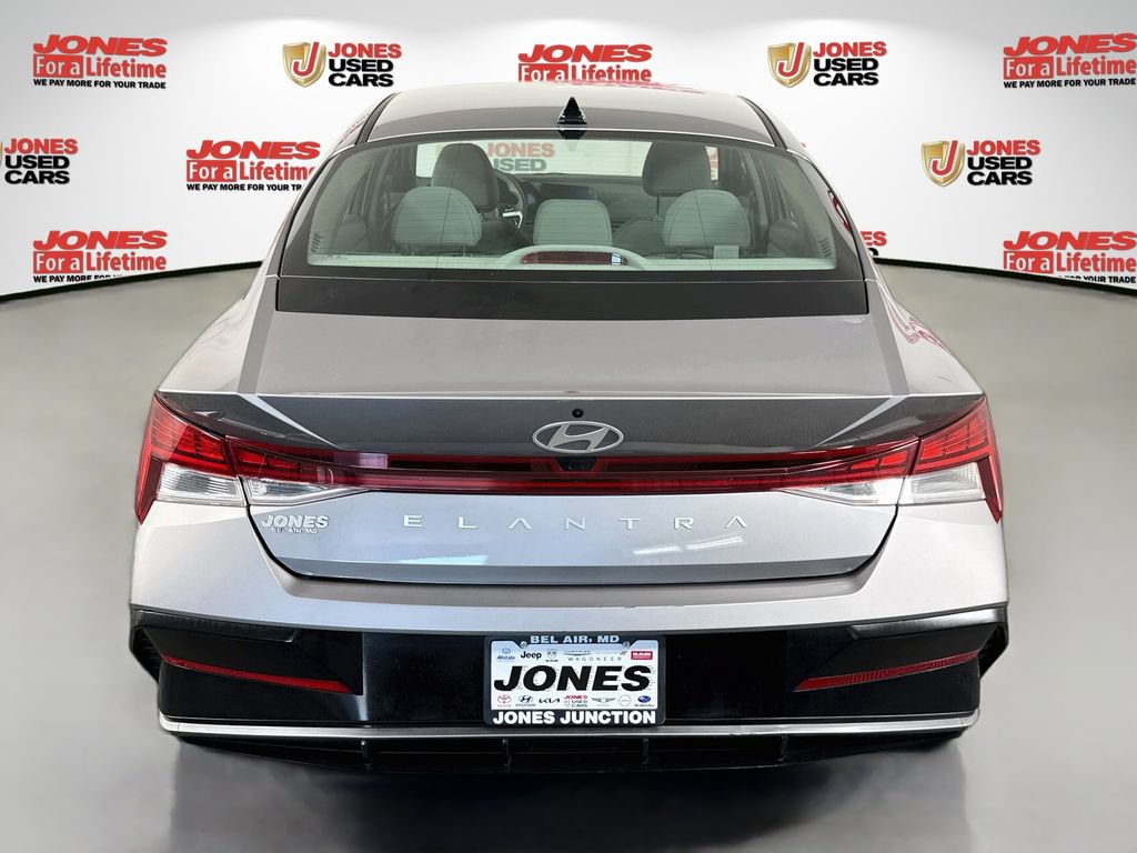 Certified 2024 Hyundai Elantra SEL w/ Convenience Package FWD image 17