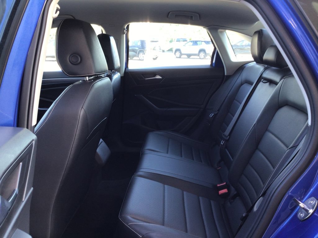Used 2024 Volkswagen Jetta SE FWD image 31
