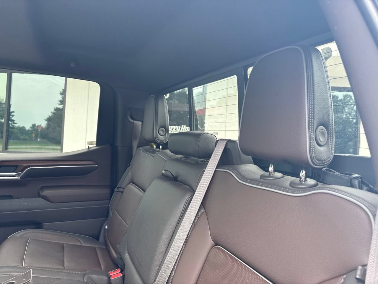 Used 2023 GMC Sierra 1500 Denali w/ Technology Package AWD/4WD image 4