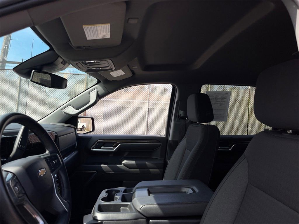 Used 2025 Chevrolet Silverado 1500 LT image 10