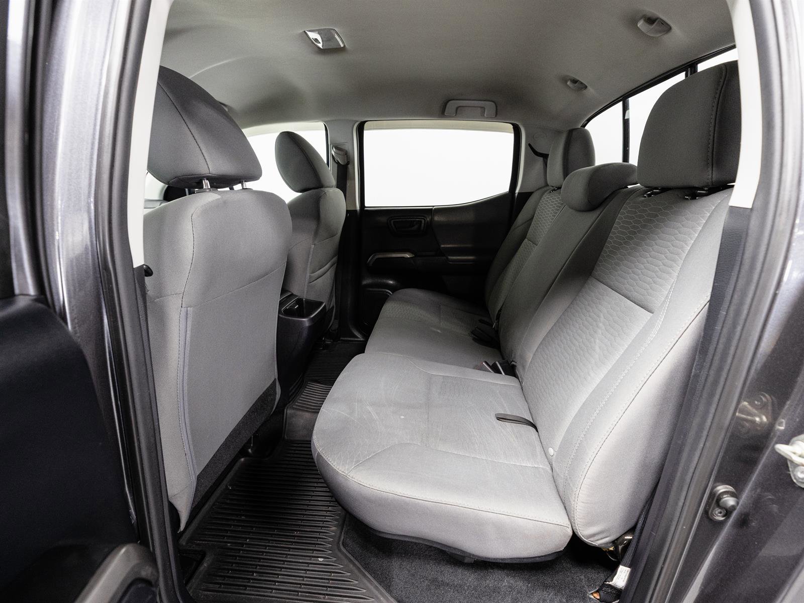 Certified 2016 Toyota Tacoma SR5 w/ SR5 Appearance Package (SN) image 5