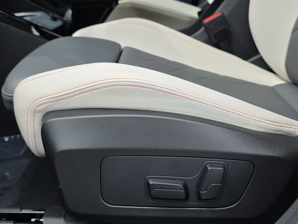 Used 2025 BMW X2 xDrive28i w/ M Sport Package AWD/4WD image 33