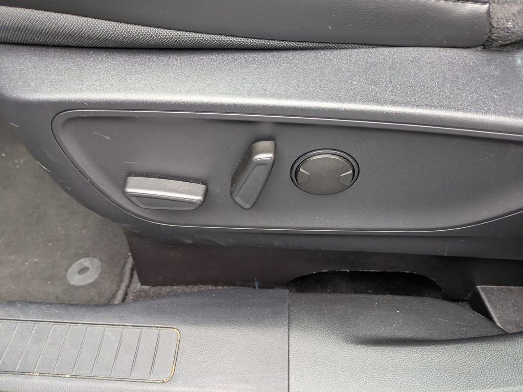 Used 2025 Ford Escape ST-Line image 19