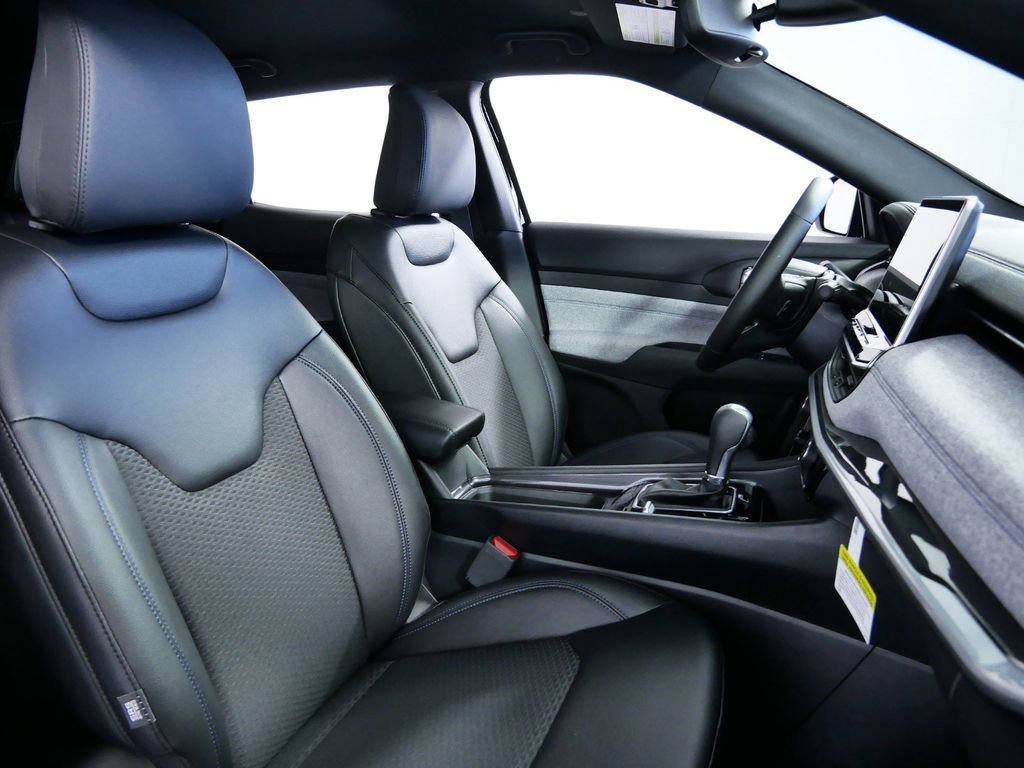 Used 2024 Jeep Compass Latitude image 21