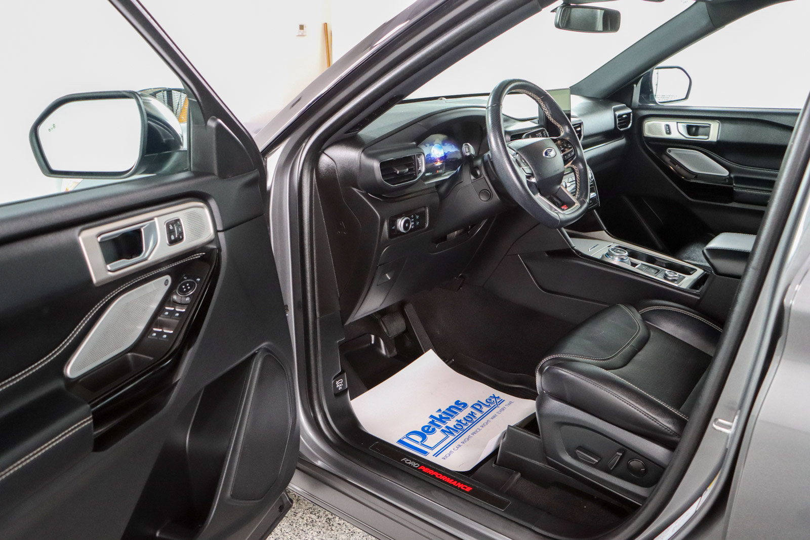 Used 2023 Ford Explorer ST w/ Technology Package AWD/4WD image 3