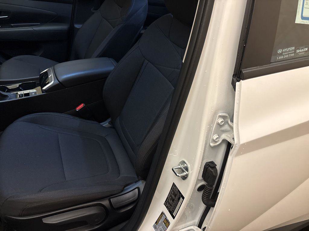 New 2025 Hyundai Tucson SE image 11