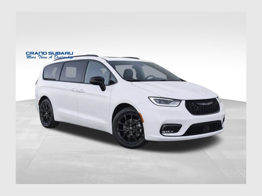 Used 2025 Chrysler Pacifica Limited