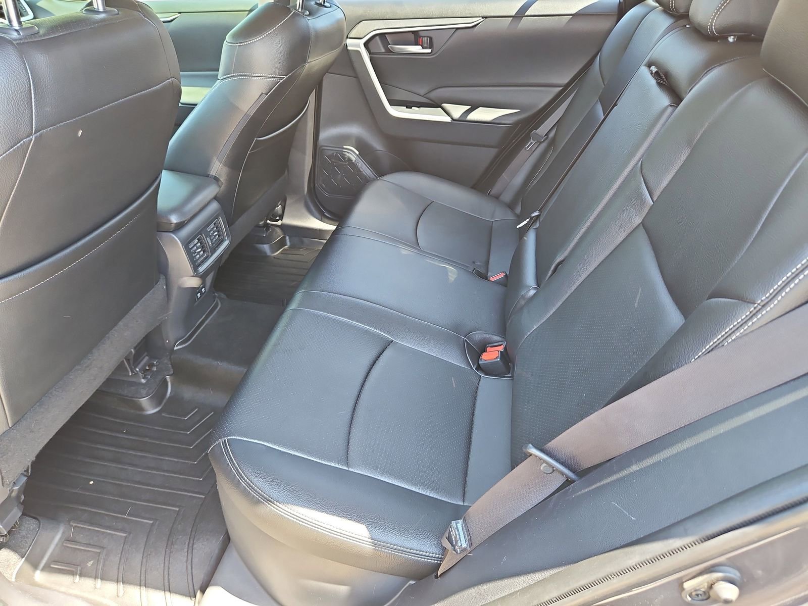 Used 2020 Toyota RAV4 XLE w/ Convenience Package AWD/4WD image 18
