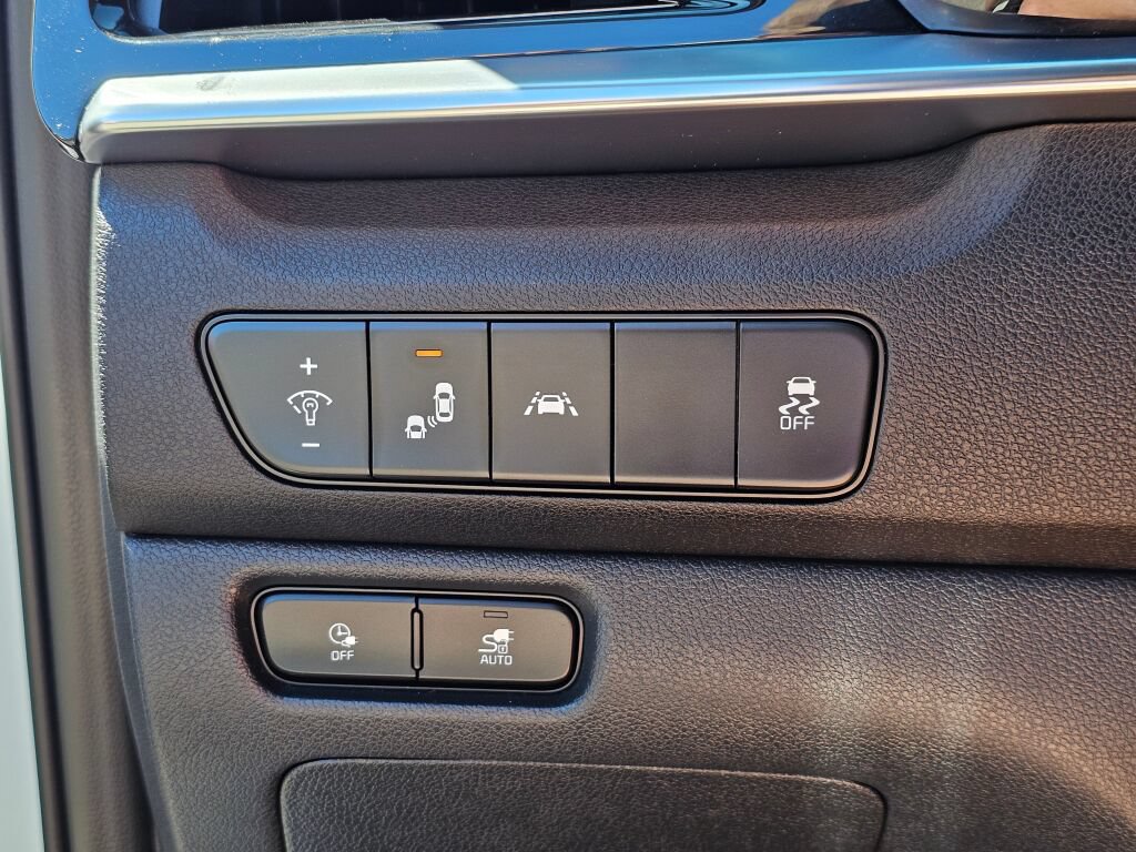 Certified 2022 Kia Niro EX FWD image 32