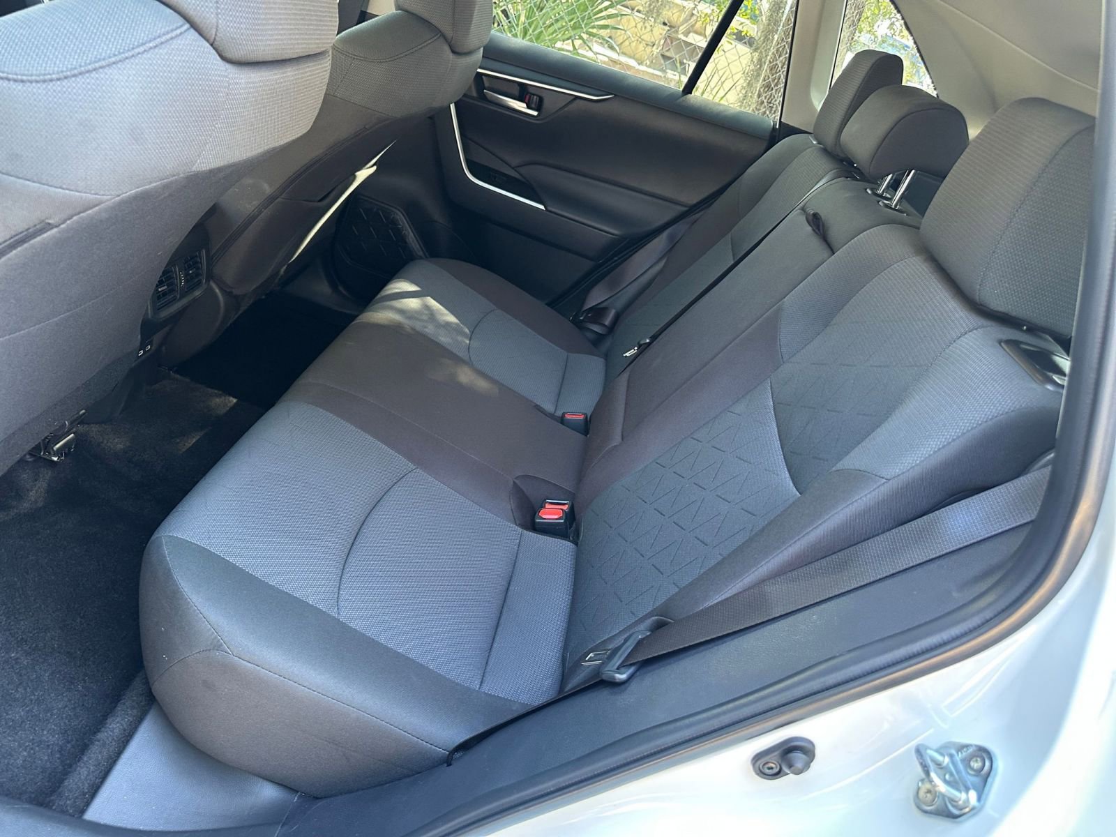 Used 2025 Toyota RAV4 XLE image 33