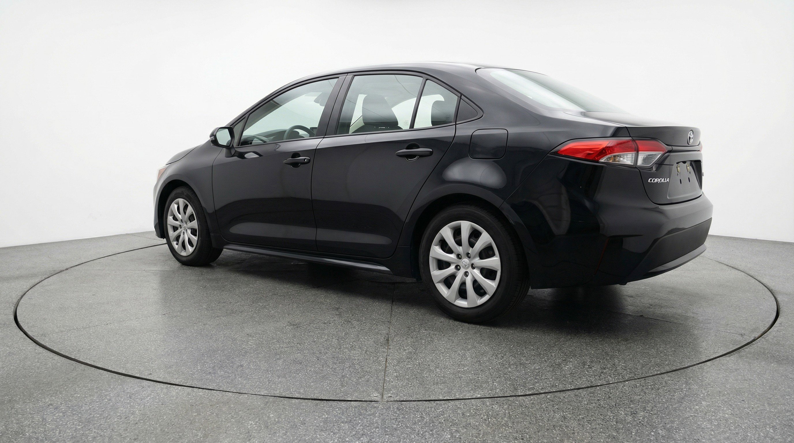 Used 2025 Toyota Corolla LE FWD image 6