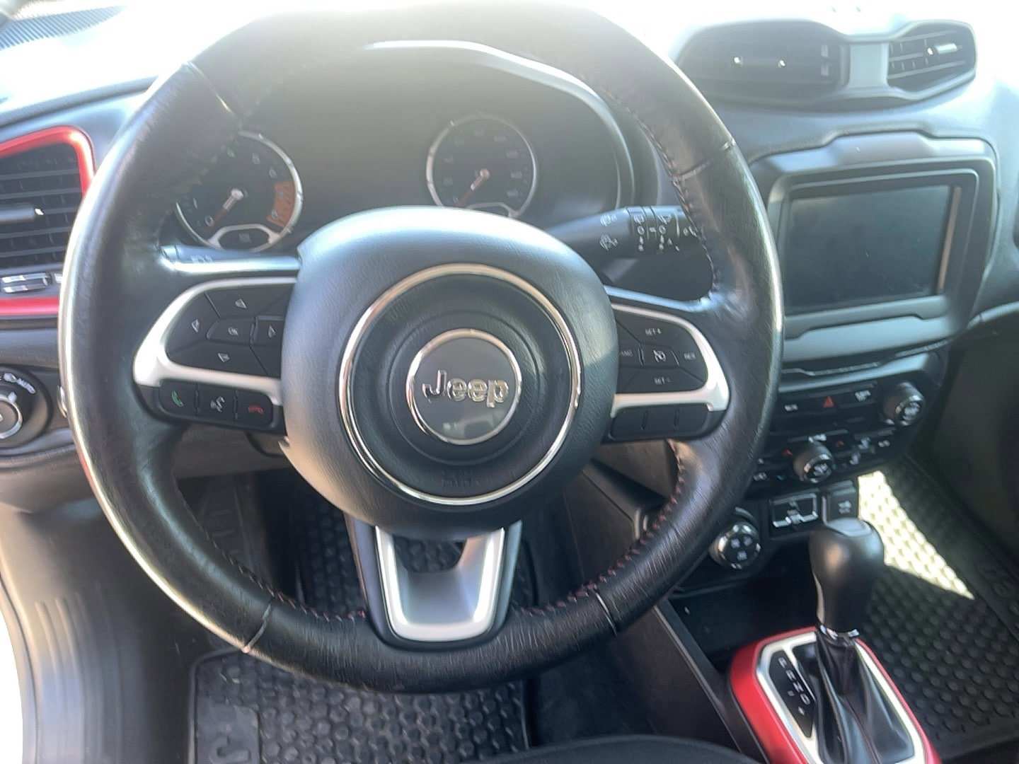 Used 2019 Jeep Renegade Trailhawk w/ LED Lighting Group AWD/4WD image 13