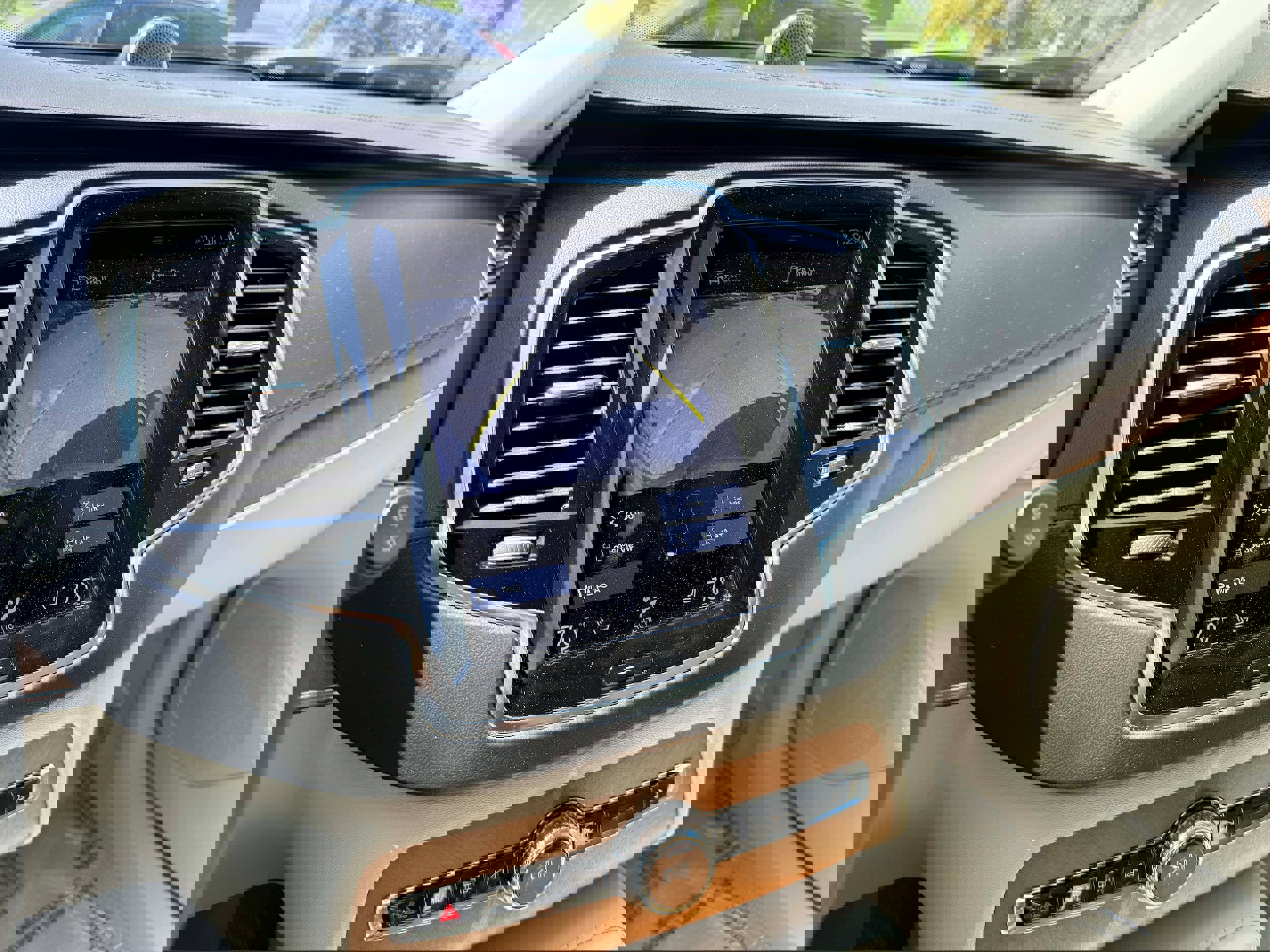 Used 2016 Volvo XC90 T8 Inscription w/ Vision Package image 21