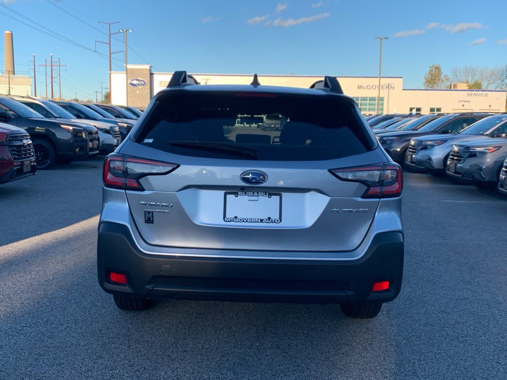 Used 2025 Subaru Outback Premium AWD/4WD image 4