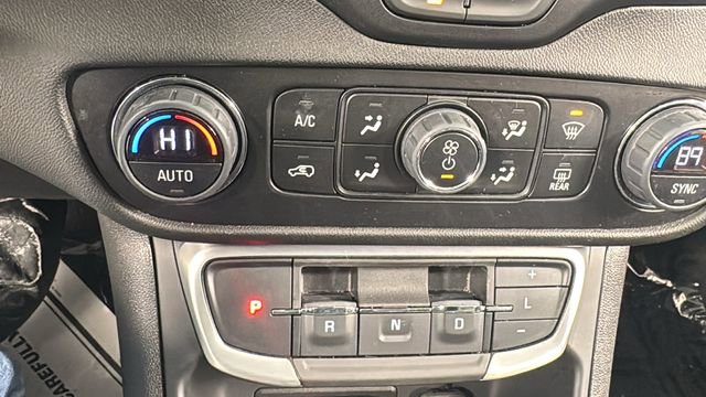 Used 2024 GMC Terrain SLT image 28