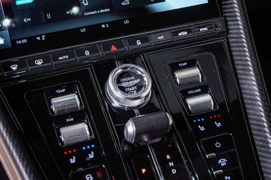 Used 2024 Aston Martin DB12 Coupe RWD image 31