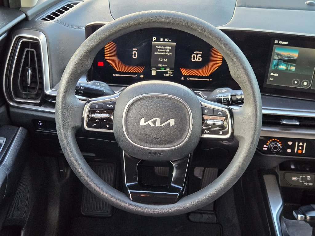 Used 2025 Kia Sorento LX FWD image 18