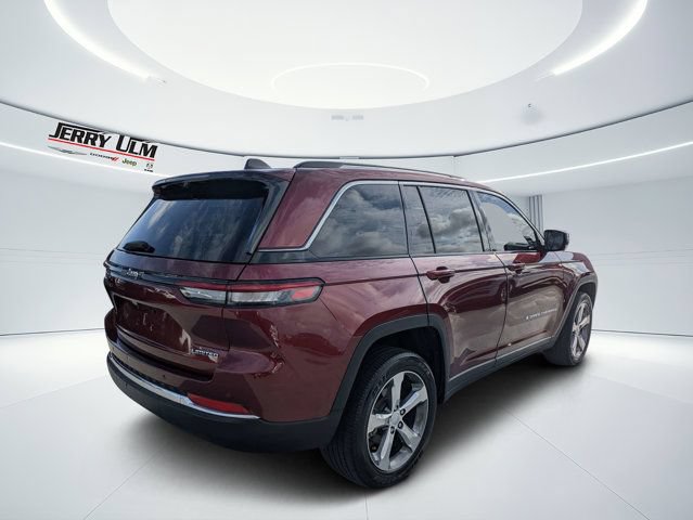 Certified 2022 Jeep Grand Cherokee Limited w/ Luxury Tech Group II RWD image 3
