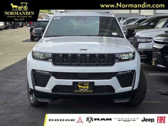 New 2026 Jeep Grand Cherokee Limited w/ Limited Altitude Package AWD/4WD image 2