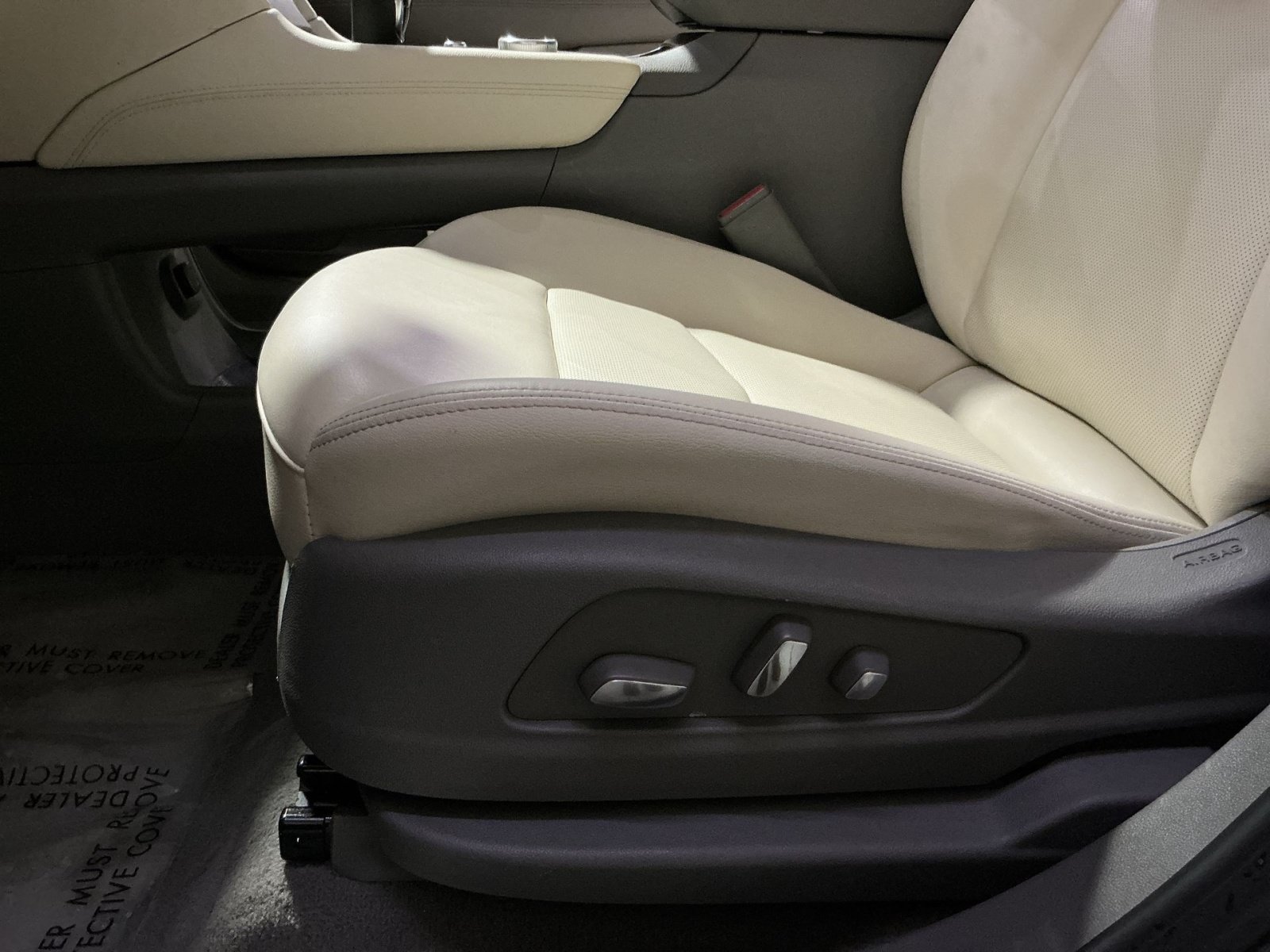 Used 2024 Cadillac XT5 Premium Luxury w/ LPO, Floor Liner Package AWD/4WD image 15