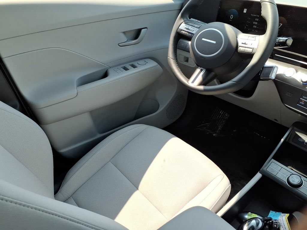 Used 2025 Hyundai Kona SEL FWD image 9