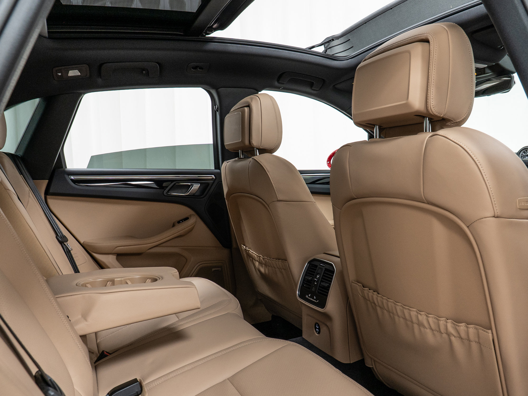 Used 2025 Porsche Macan image 26