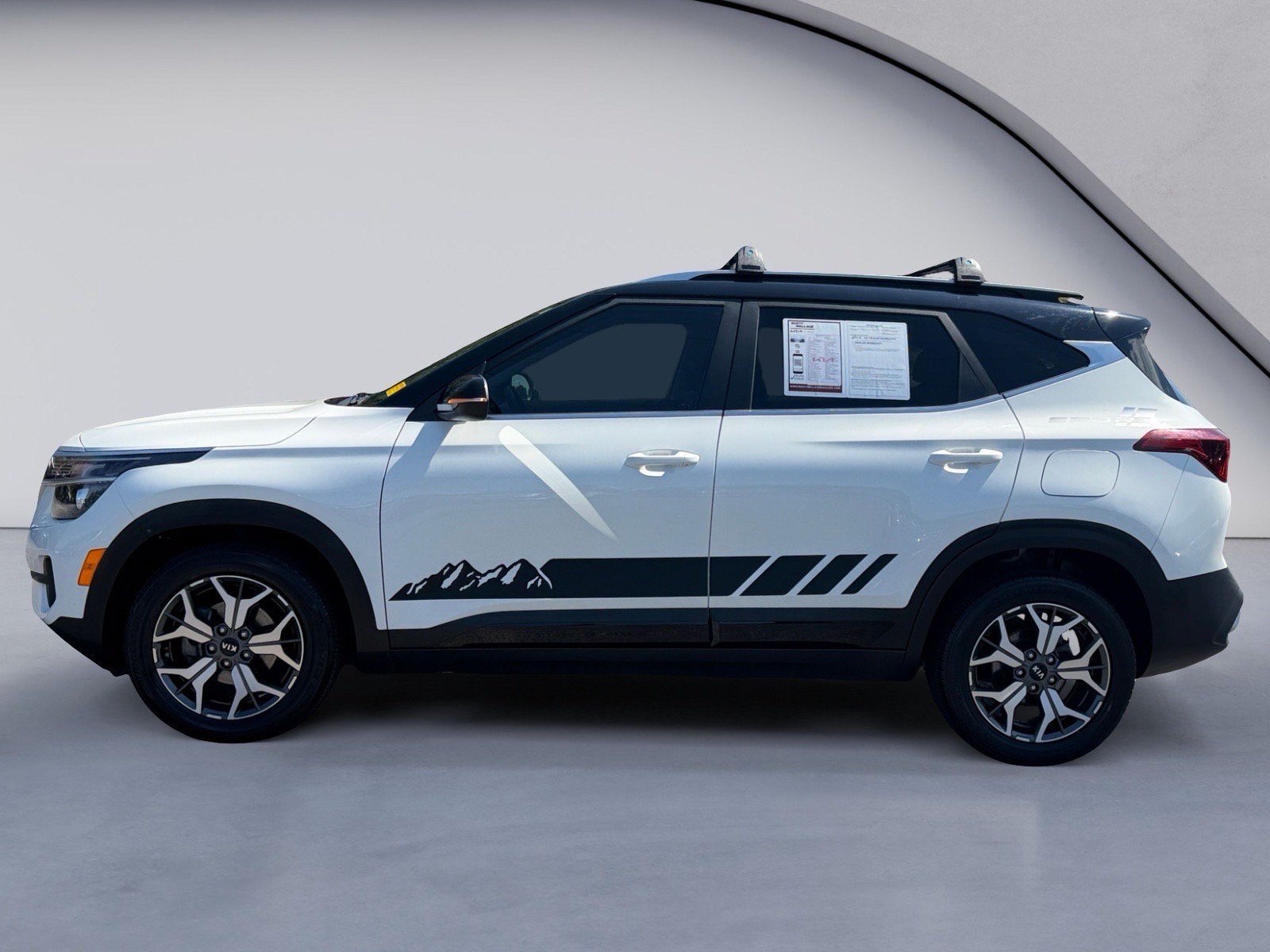 Used 2021 Kia Seltos S FWD image 2
