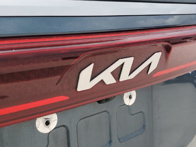 Used 2024 Kia Carnival EX FWD image 5