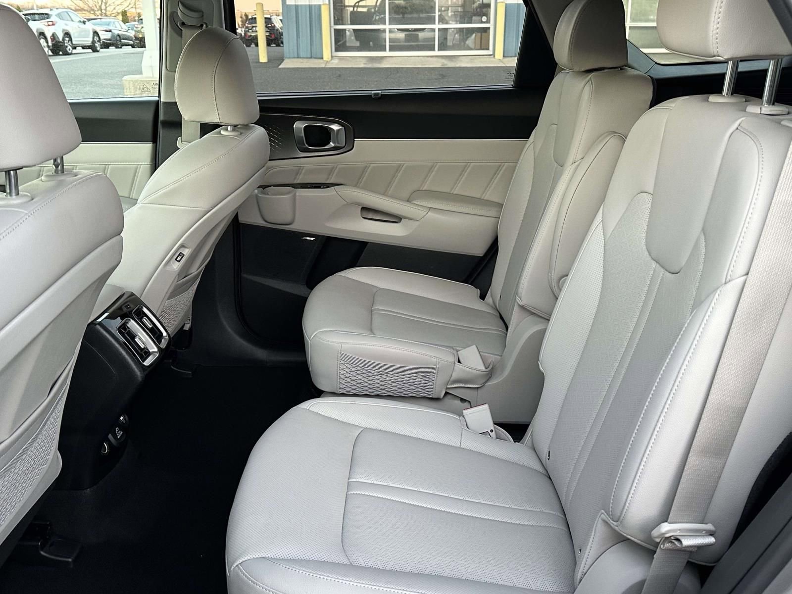 Used 2024 Kia Sorento SX Prestige image 12