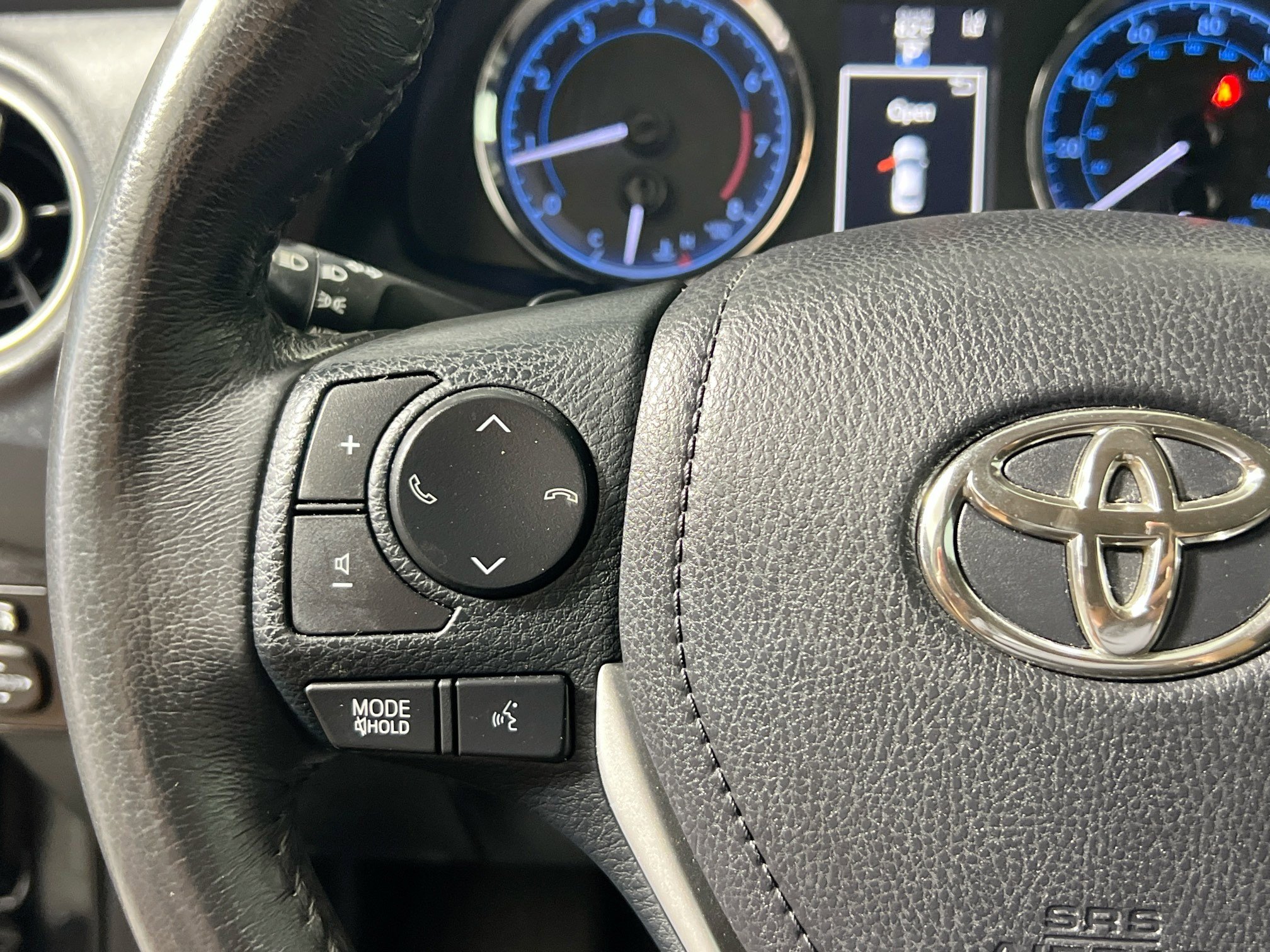 Used 2017 Toyota Corolla XSE FWD image 18