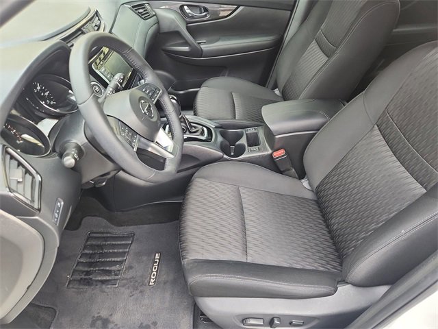 Used 2019 Nissan Rogue SV image 18