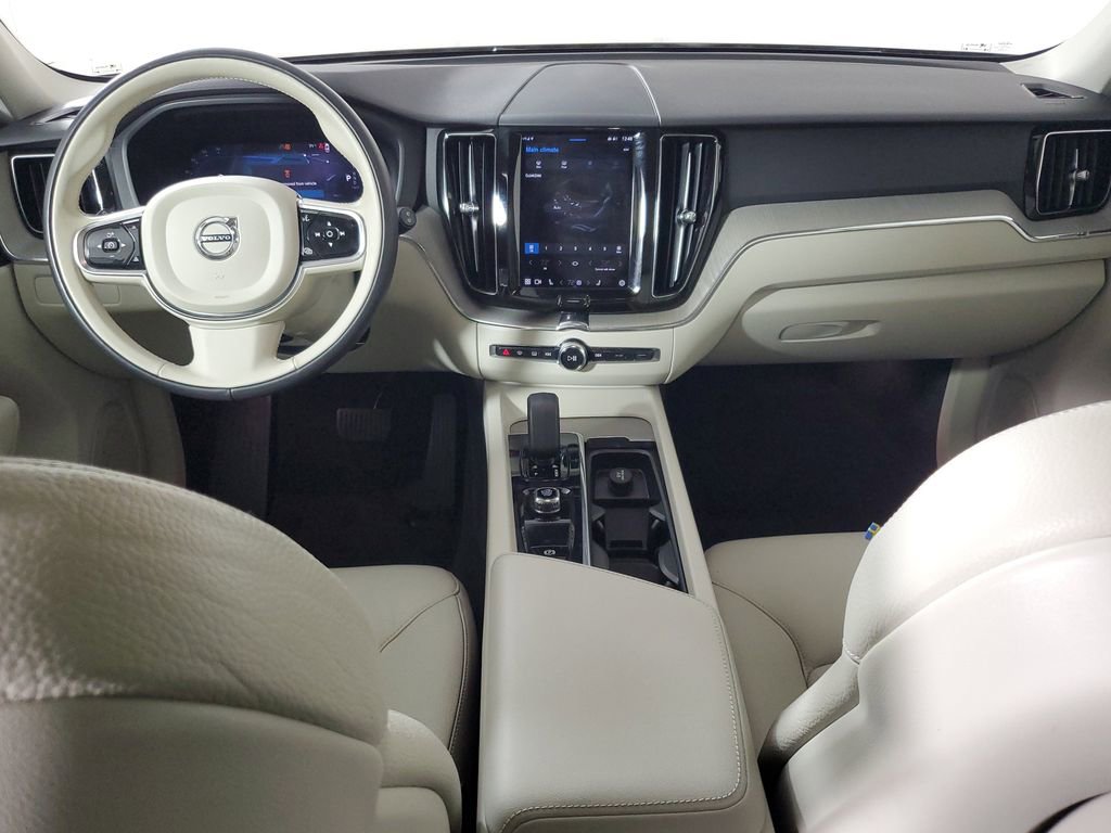 Used 2023 Volvo XC60 B5 Plus image 17