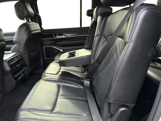 Used 2023 Jeep Wagoneer Series II AWD/4WD image 13
