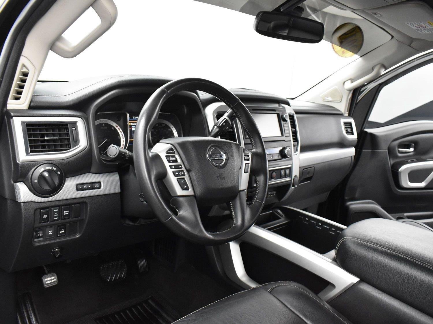 Used 2019 Nissan Titan PRO-4X w/ Pro-4x Convenience Package AWD/4WD image 15