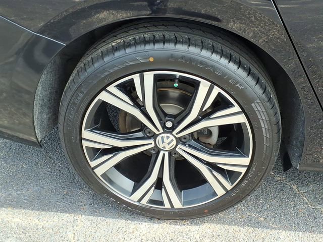 Used 2021 Volkswagen Passat 2.0T SE FWD image 12