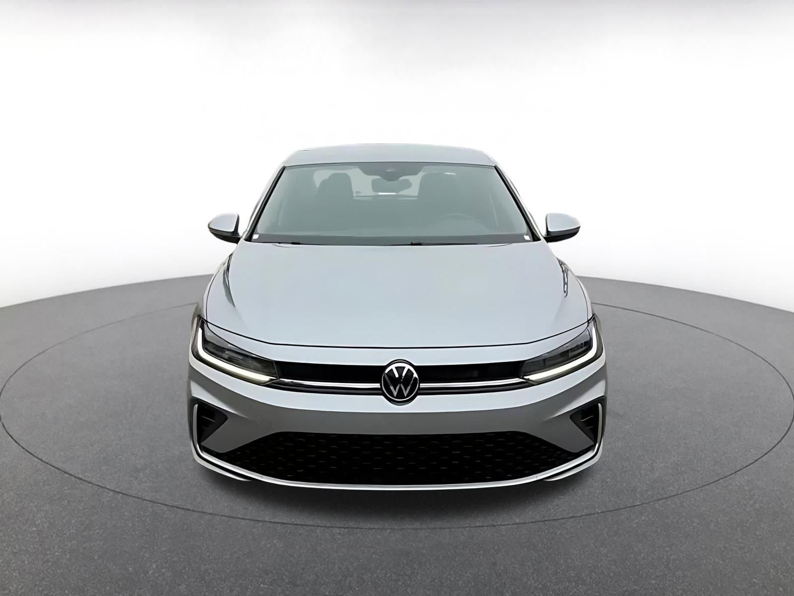 Used 2025 Volkswagen Jetta SE image 4