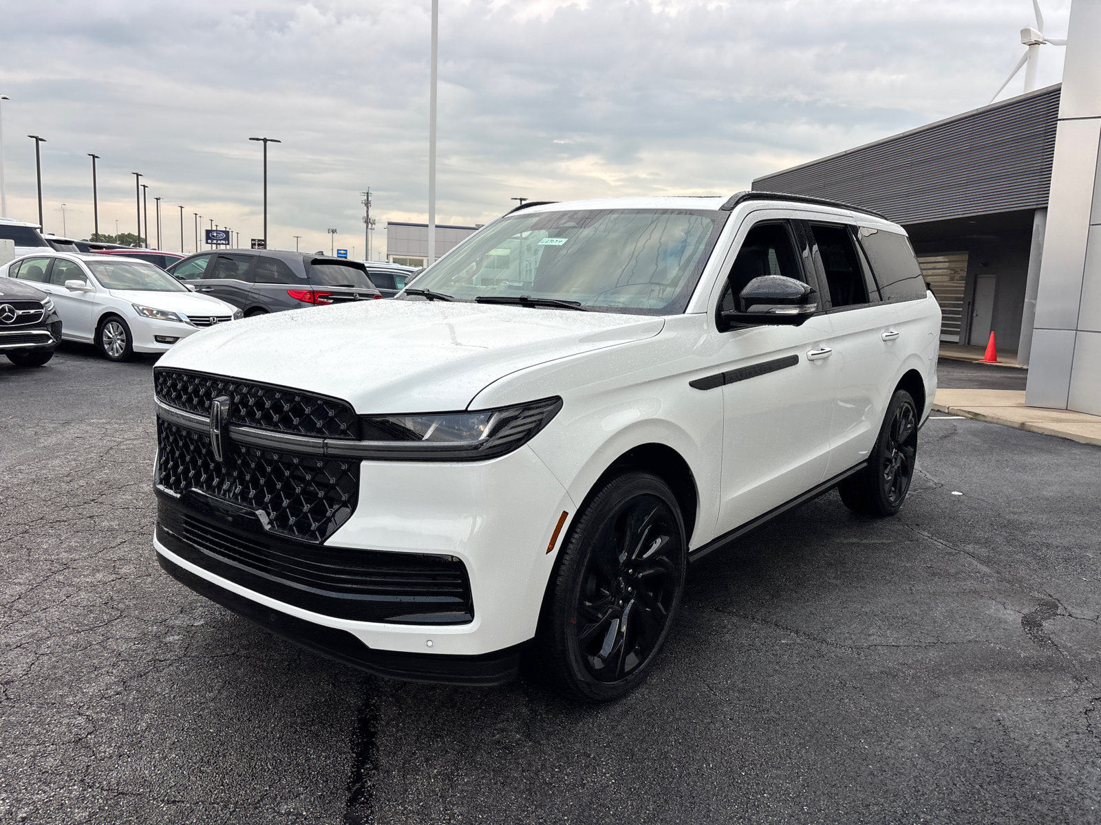 New 2027 Lincoln Navigator Reserve w/ Jet Appearance Package AWD/4WD image 3