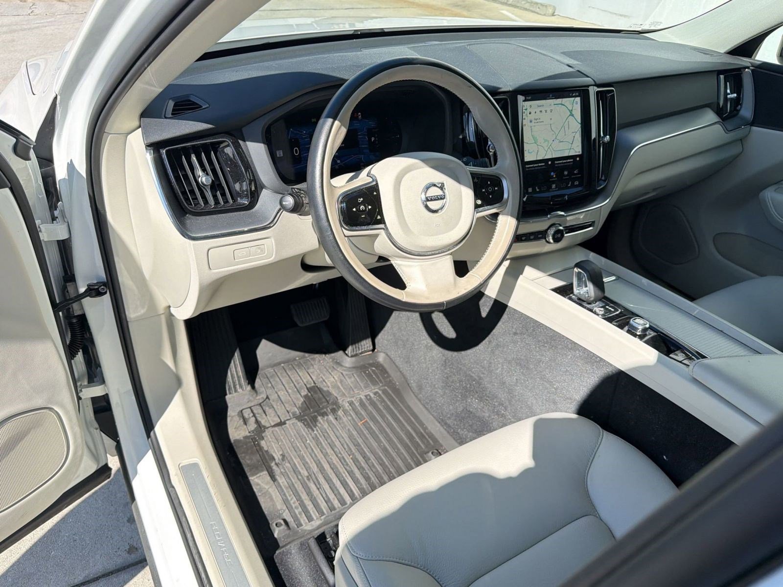 Used 2024 Volvo XC60 T8 Core w/ Protection Package Premier image 4