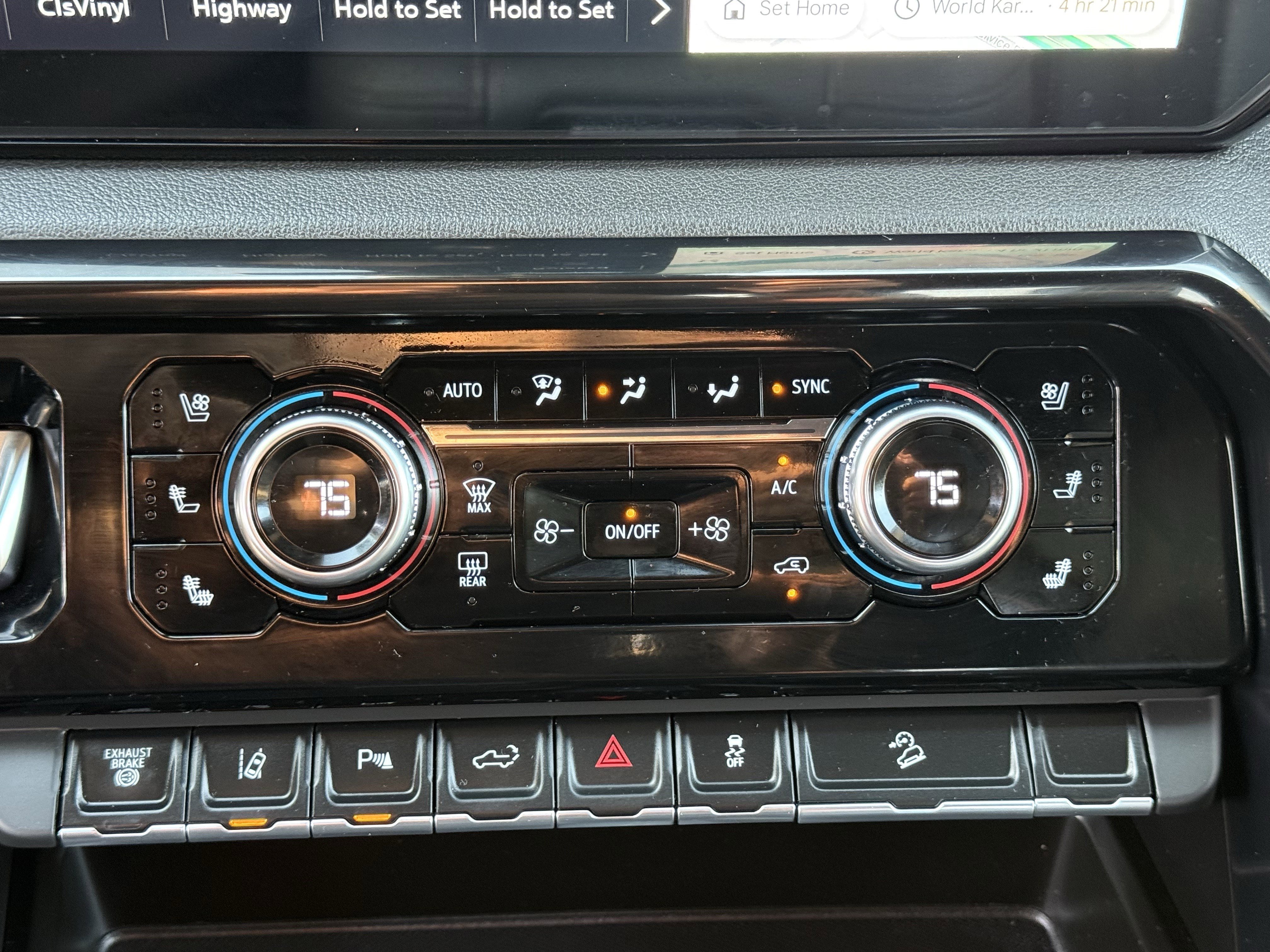 Used 2025 GMC Sierra 2500 AT4 image 19