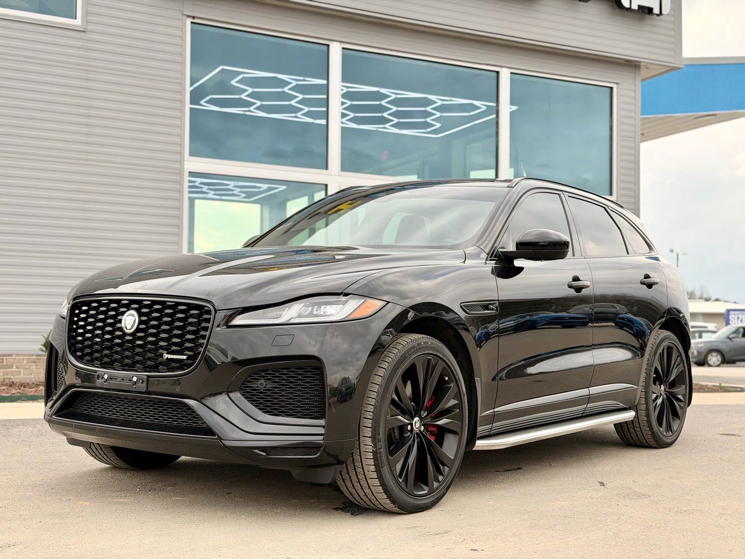 Used 2024 Jaguar F-PACE R-Dynamic S image 11
