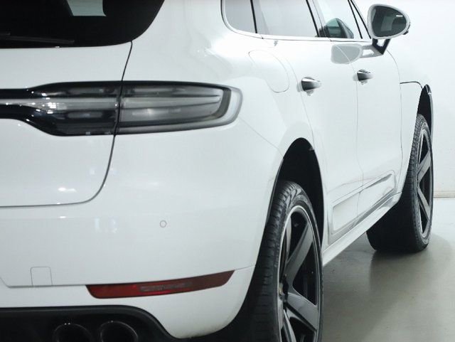 Used 2021 Porsche Macan Turbo image 8